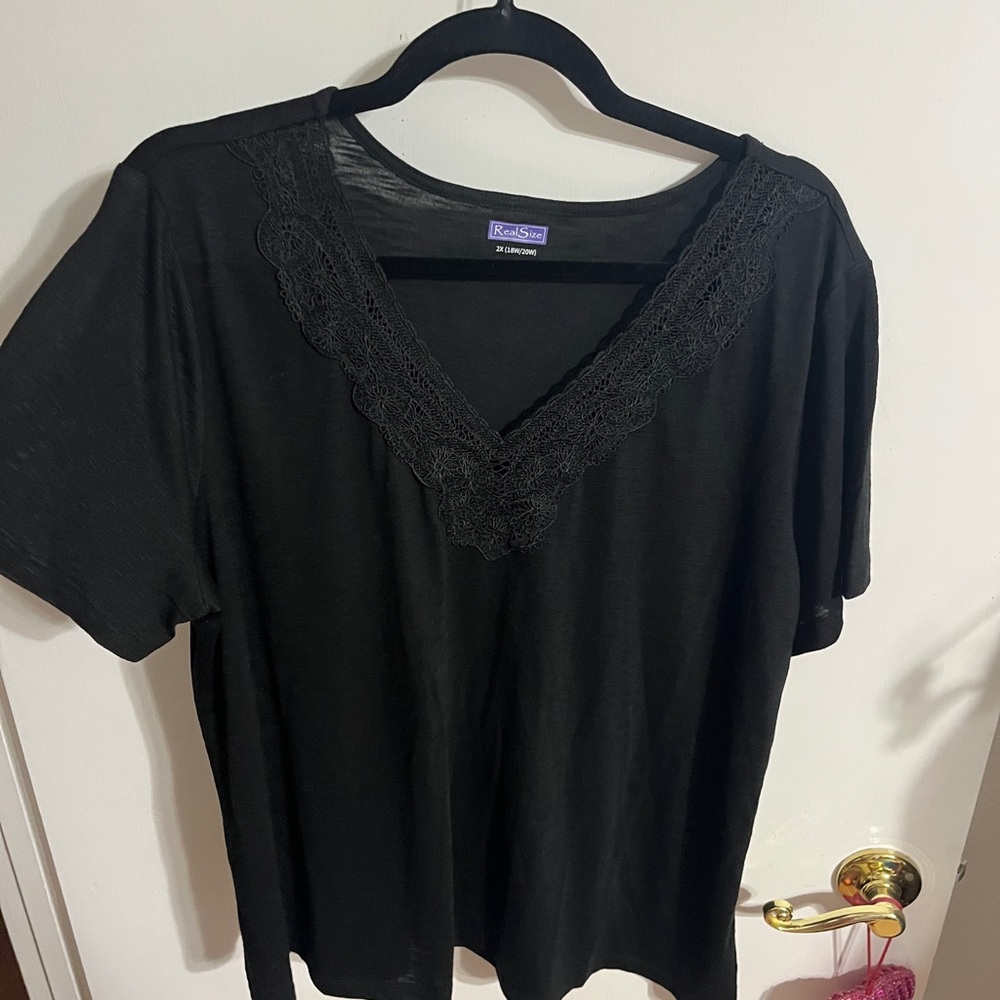 2X 18/20 Black Lace Trim V-Neck Top